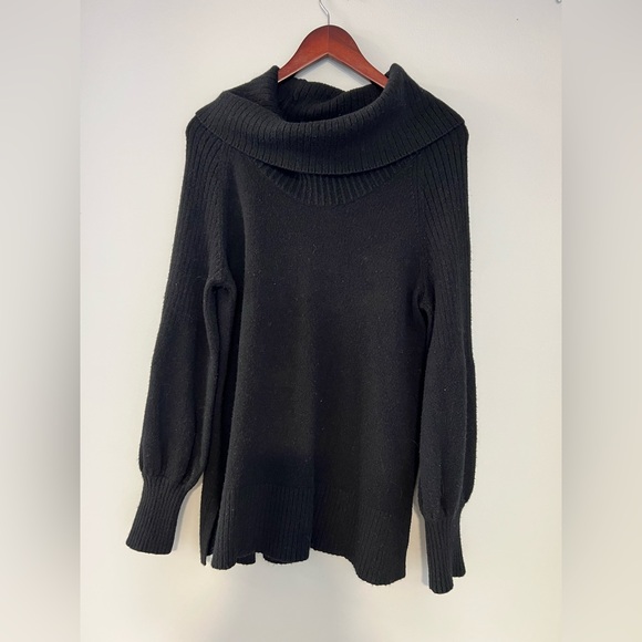 Anthropologie Sweaters - Anthropology sweater in black size small/medium.